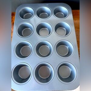 Calphalon Nonstick Muffin Pan